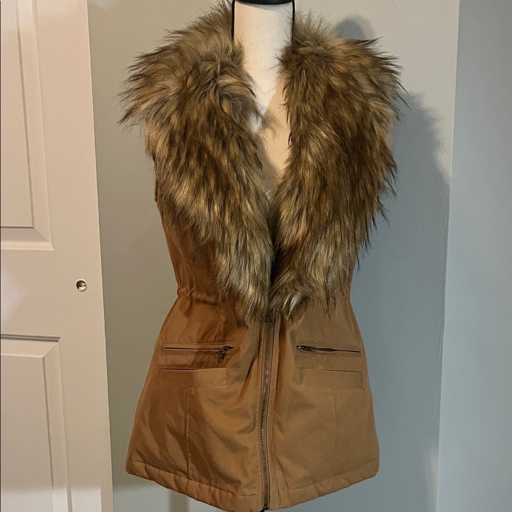 Fabulous Furs 100% Faux Fur Collar Tan Vest - women’s small